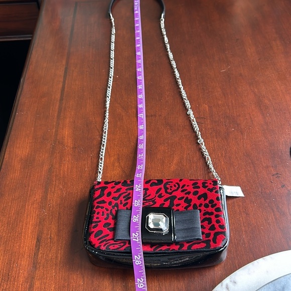 White House Black Market evening bag red and black long shoulder chain NWT - Picture 10 of 13